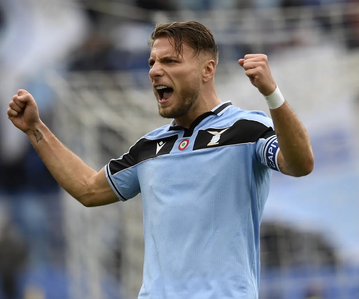 包含阿贾克斯迎意大利杯关键赛；加时末段调整名单；悬念犹存；资深球员宣示担当的词条贝博官网平台